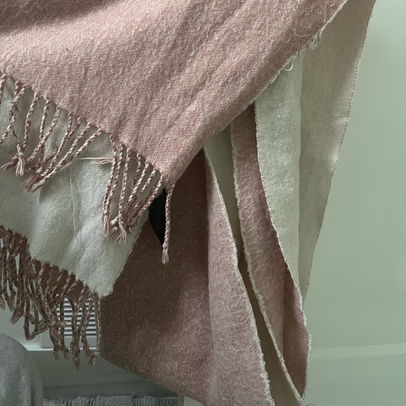 H&M scarf!💛🧡 - Picture 1 of 4